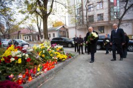 Moldovan president decrees 16 November as mourning day for Paris terror attacks victims