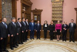 Members of new government take oath before Moldovan president