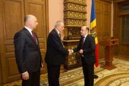 Members of new government take oath before Moldovan president